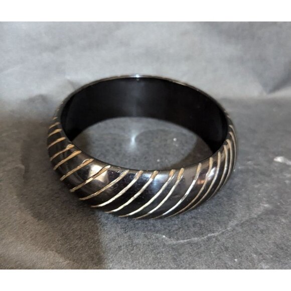Vintage Carved Black Bakelite Bangle Bracelet 2.5x1" Estate Jewelry Bold Stripes - Picture 2 of 9